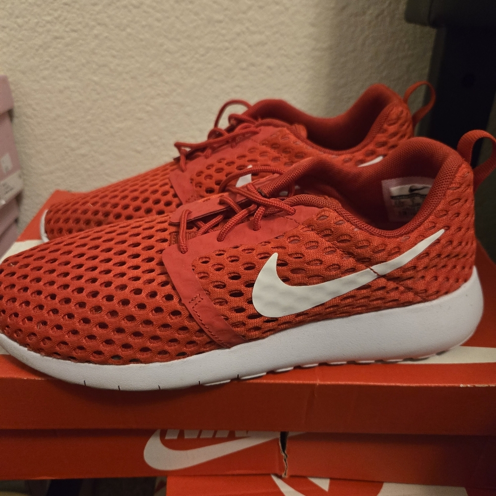 Nike  Roshe One Flight Weight Women’s University Red Sneaker